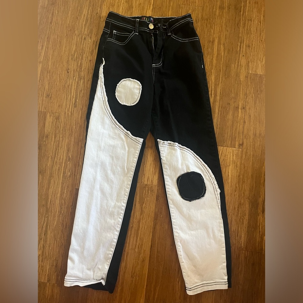 delia’s yin/yang pants
